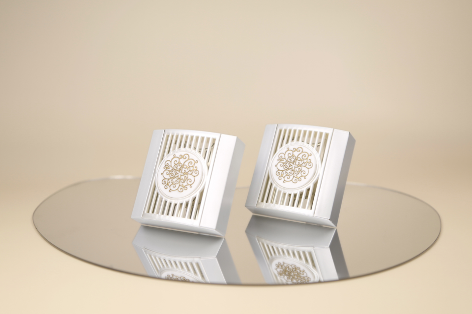 Belle Aroma Floral Opalescent Scent Slide Vent Clip Car Air Freshener